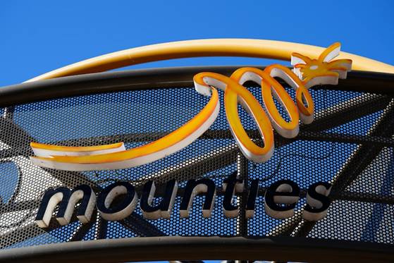 The entry sign at the Mounties club. 