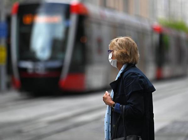 A failure by government bodies to factor in the cost of moving utilities led the Sydneys light rail budget to blow out. Picture: NCA NewsWire / Steven Saphore